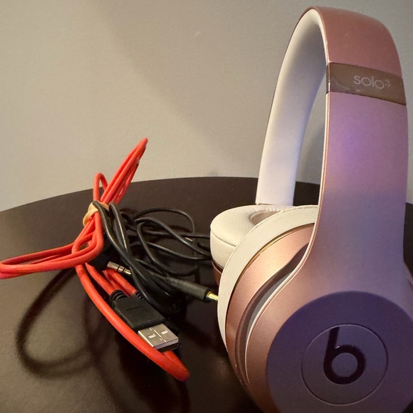 Beats by Dre Over-Ear Headphones - Solo 3 - Picture 3 of 3